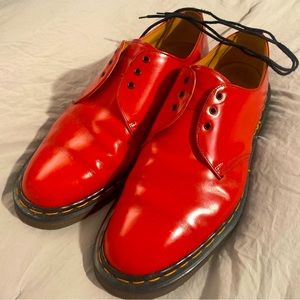 Dr. Martens Cherry Derby